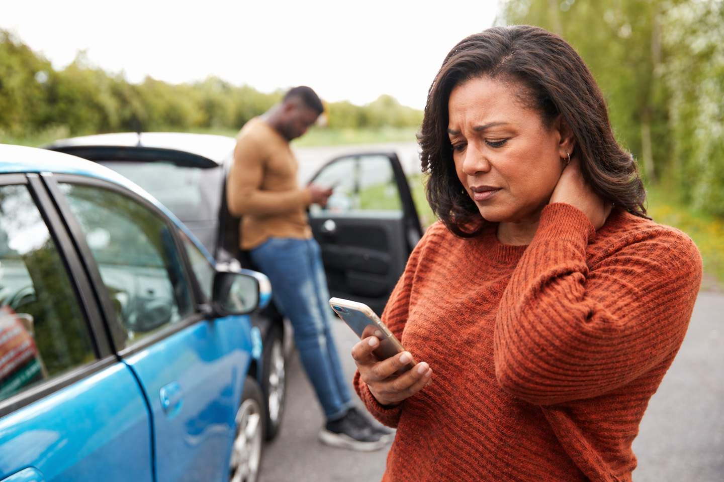 Woman holding her neck in pain after a car accident, calling for help β auto accident injury care in Oklahoma City